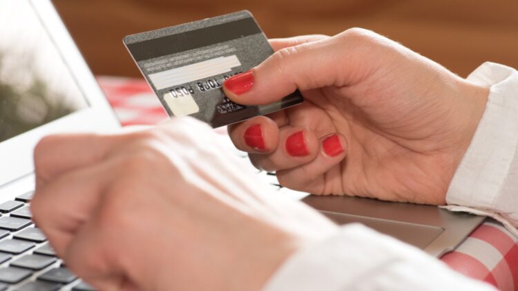 Hacienda avisa que va a revisar con lupa las transferencias de 3.000 euros o más 1 transferencias