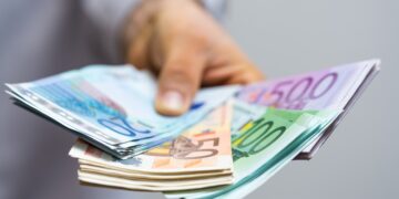 Así puedes conseguir los casi 500 euros que da la Seguridad Social a los mayores de 52 años