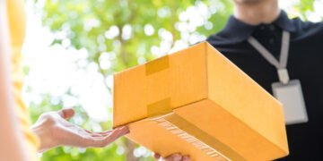 Evita el ‘brushing’, la nueva estafa del paquete en la que es muy fácil caer en estas fechas