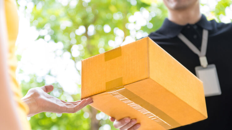 El ‘brushing’, la nueva estafa en la que es muy fácil caer 1 Evita el ‘brushing’, la nueva estafa del paquete en la que es muy fácil caer en estas fechas