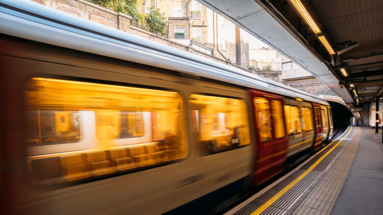 Abono de transporte gratuito durante 3 años en la Comunidad de Madrid 1 Abono gratuito durante 3 años en la Comunidad de Madrid: cómo solicitarlo y requisitos