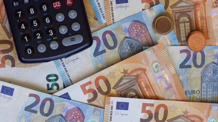 Si ganas menos de 1.350 euros podrás cobrar el subsidio por desempleo y trabajar 1 Si ganas menos de 1.350 euros podrás cobrar el subsidio por desempleo y trabajar de forma simultanea