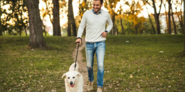 ¿Sabes cuántas veces debes sacar a pasear a tu perro? Esto dicen los veterinarios.