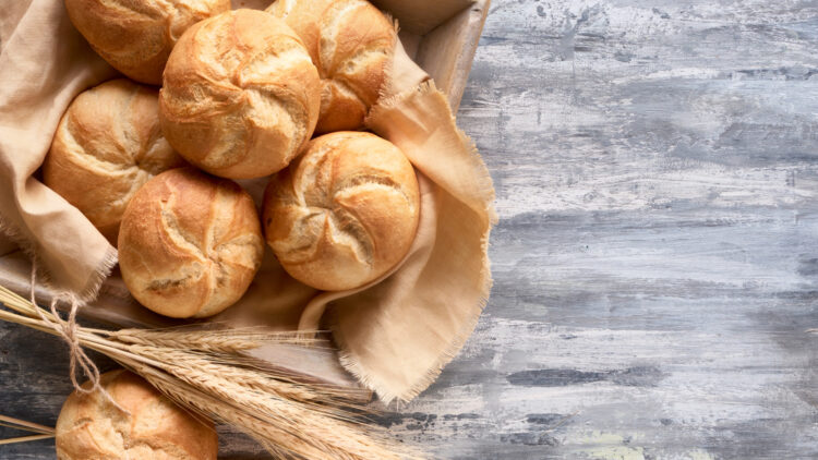 Así se cocina el pan sin harina que lo está revolucionando todo: tan solo necesitas estos 3 ingredientes 1 Así se cocina el pan sin harina que lo está revolucionando todo: tan solo necesitas estos 3 ingredientes.