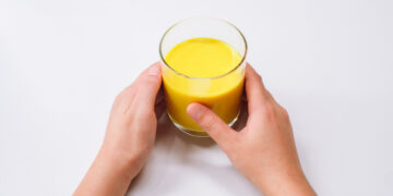 Ni té ni café: desayuna esto para sentirte menos hinchado y vivir más.