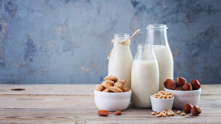Leche de soja, de avena o de vaca: esta es la más saludable según los nutricionistas