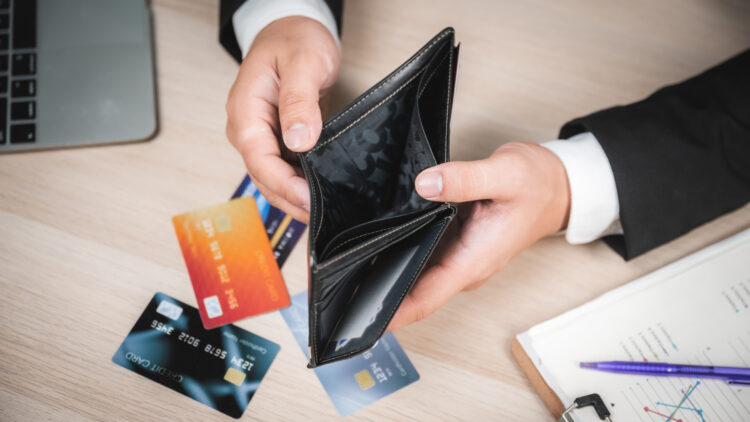 Directo a la bancarrota: la OCU pide no utilizar nunca estas tarjetas de crédito 1 Directo a la bancarrota: la OCU pide no utilizar nunca estas tarjetas de crédito.