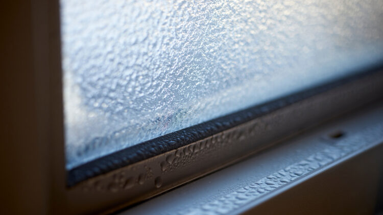Adiós a la humedad en casa: tan solo tienes que poner esto en tus ventanas 1 Adiós a la humedad en casa: tan solo tienes que poner esto en tus ventanas.