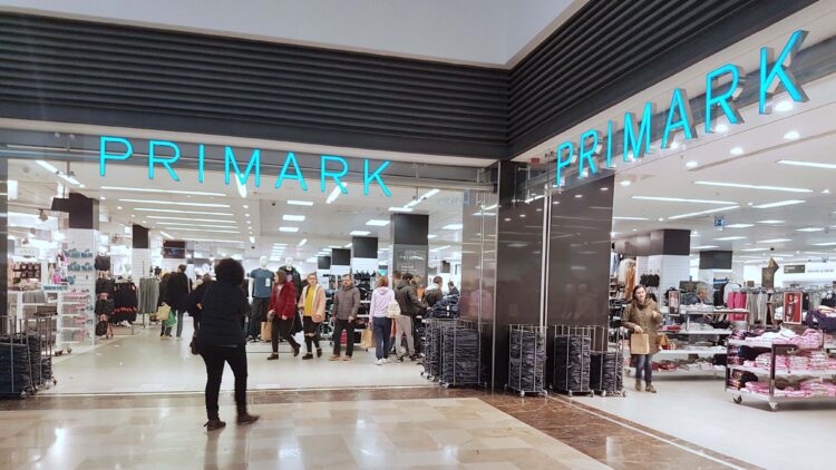 Colas en Primark para comprar un producto viral que han copiado a Ikea: cuesta menos de 8 euros 1 Largas colas en Primark para comprar el producto viral que han copiado a Ikea y que cuesta menos de 8 euros.