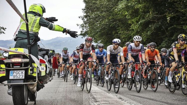 Atención ciclistas: la DGT cambia el reglamento para circular por carretera