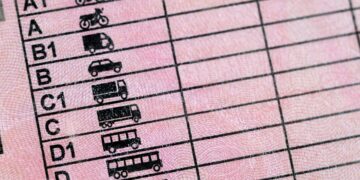 La DGT lo confirma: te retirarán el carnet de conducir si tomas estos medicamentos.