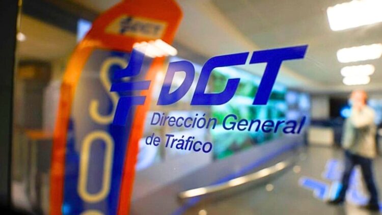 La DGT lo confirma: esto significa la nueva señal verde que verás en las carreteras 1 La DGT lo confirma: esto significa la nueva señal verde que verás en las carreteras.
