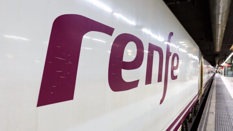 La Inteligencia Artificial llegará a Renfe: así podrá ayudarte
