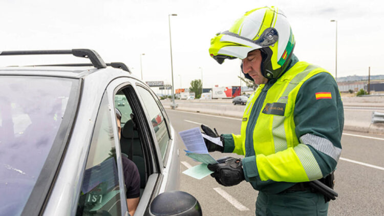La DGT lo confirma: multas de hasta 400 euros por el uso incorrecto de la bola de remolque 1 La DGT lo confirma: multas de hasta 400 euros si no cumples la normativa con este accesorio del coche
