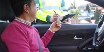 Alerta conductores: te pueden caer hasta 500 euros de multa por aparcar de esta conocida manera