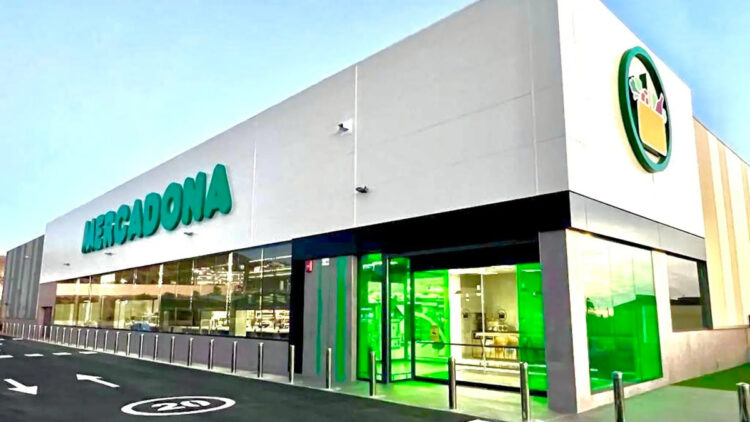 La solución para adelgazar es el pulverizador de aceite de oliva de Mercadona 1 Mercadona tiene la solución para adelgazar tras las Navidades. Este es el producto que todo el mundo está comprando