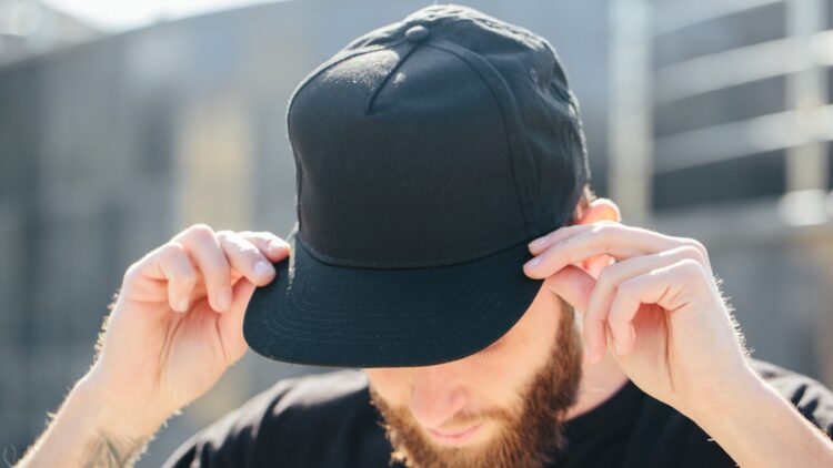 Este es el significado de llevar gorra todos los días 1 Esto dice la psicología de las personas que visten gorra todos los días