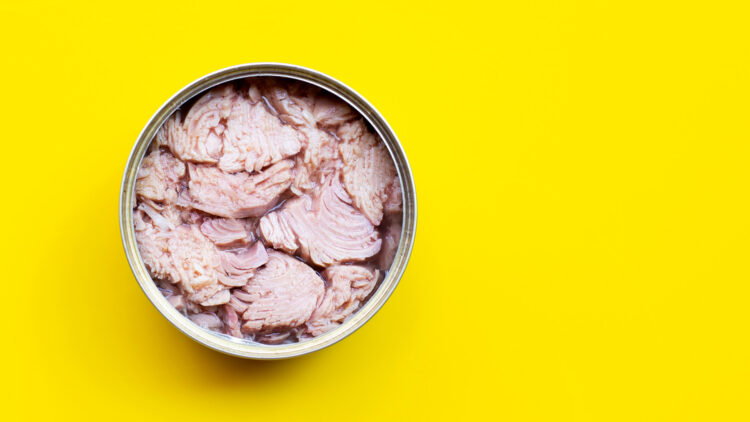 Así puedes evitar ingerir el mercurio de las latas de atún.