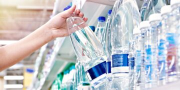 Adiós a las botellas de agua: el motivo por el que los expertos piden que no se consuma agua embotellada.