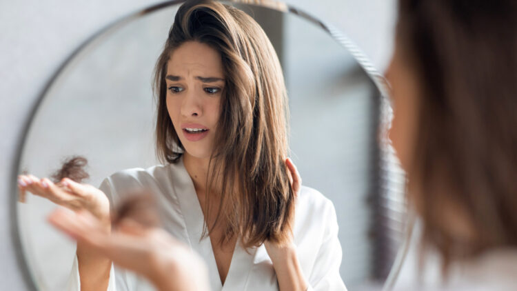 Adiós al cabello debilitado: estos métodos naturales le darán una nueva vida a tu pelo 1 Adiós al cabello debilitado: estos métodos naturales le darán una nueva vida a tu pelo.