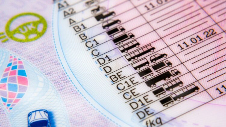 La DGT lo hace oficial: el carnet de conducir será gratis para estas personas.