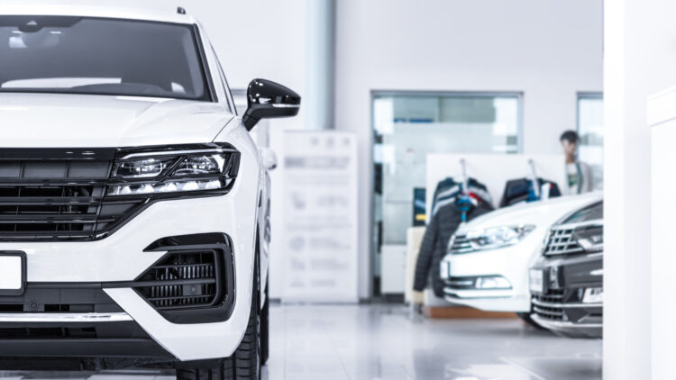 Oficial OCU: si vas a comprar un coche debes tener cuidado con esta práctica que te hará perder tu dinero.