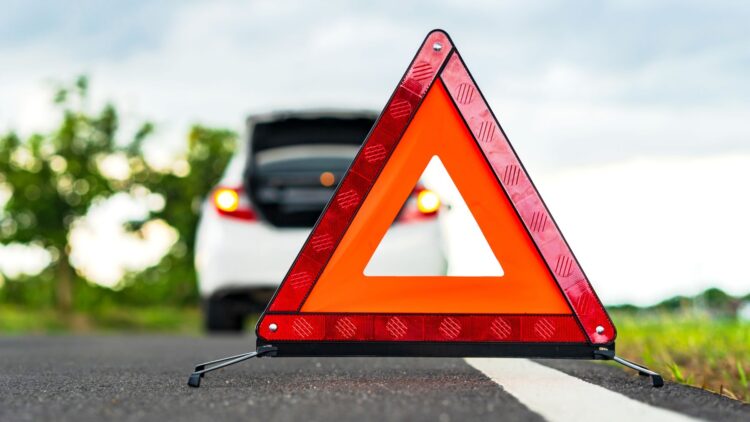 Pocos lo saben, pero conducir con el tanque del coche medio vacío tiene graves consecuencias: esto puede ocurrirte.