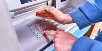 Cuentas bancarias con dos titulares: los problemas que surgen cuando uno fallece