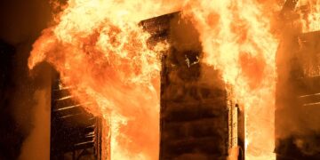 Estos 7 dispositivos pueden provocar un incendio en casa: nunca los conectes a una regleta.