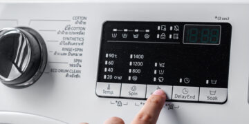 Pocos lo conocen, pero este botón de la lavadora te hará ahorrar en la factura de la luz.