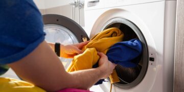 Esta es la temperatura a la que debes lavar tu ropa según los expertos.