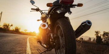 ¿Se puede conducir por el arcén? La DGT confirma que sí, pero solo en estos casos.