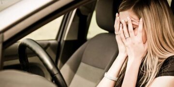 Te roban el coche por un billete de 50 euros: esta es la nueva estafa que llega desde Italia