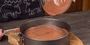 El postre más rico de chocolate con dos 2 ingredientes, sin horno ni harinas