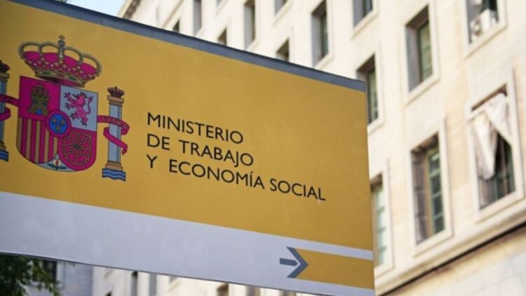 Reducción de la jornada laboral: este es el documento que te tendrá que entregar tu empresa 1 Reducción de la jornada laboral: este es el documento que te tendrá que entregar tu empresa.