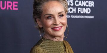 El emotivo mensaje que Sharon Stone enviaría a su yo más joven: "Le diría..."