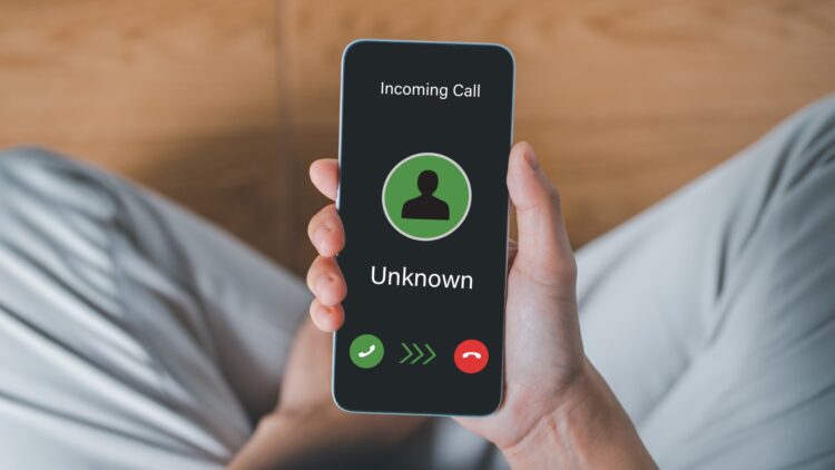 Evita estafas telefónicas: el método LAP explicado por la Policía.