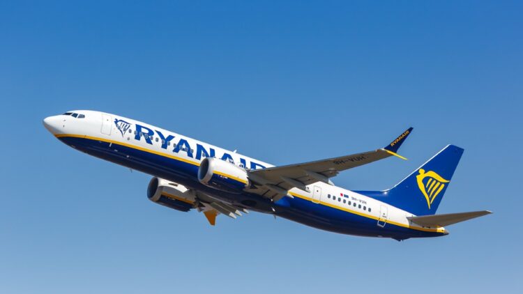 Ryanair prohíbe viajar con estos artículos en tu equipaje de mano: conoce la lista completa y evita problemas de última hora.