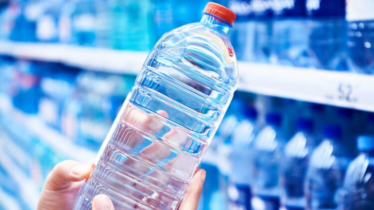 ¿Caduca el agua embotellada? Sí y no, este experto lo explica 1 ¿Caduca el agua embotellada?