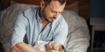 La empresa le niega la baja por paternidad y los tribunales dan la razón al