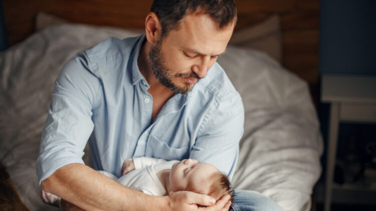 La empresa le niega la baja por paternidad y los tribunales dan la razón al trabajador: le pagarán 40.000 euros 1 La empresa le niega la baja por paternidad y los tribunales dan la razón al