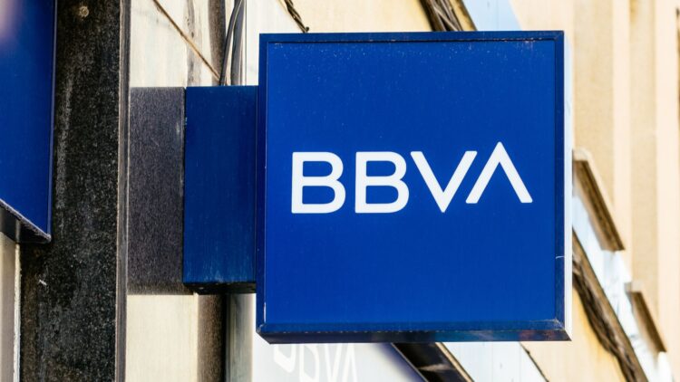 Este es el dinero que te regalan los bancos por domiciliar tu nómina en marzo: hasta 680 euros 1 Este es el dinero que te regalan los bancos por domiciliar tu nómina.