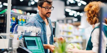 Seguro que no lo sabías: este es el curioso motivo por el que te piden el código postal al comprar.