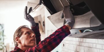 Así es como puedes limpiar los filtros de la campana de tu cocina sin esfuerzo.