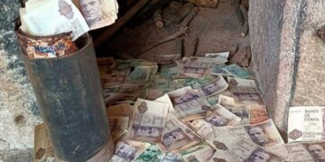 Compra una casa y lo que encuentra no lo creerás: 9 millones repartidos en botes de Nesquik.