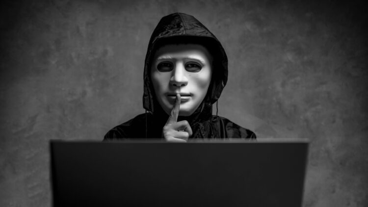 Evita ser víctima de fraudes: consejos clave para reconocer estafas que imitan a tu entidad bancaria 1 Evita ser víctima de fraudes: consejos clave para reconocer estafas que imitan a tu entidad bancaria.