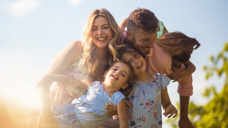 Ayudas económicas para familias numerosas: lo que cambian en 2025 y cómo solicitarlas.