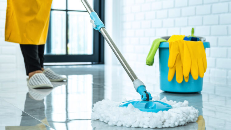 Ni escoba ni fregona: Lidl lanza este limpiador 3 en 1 que aspira, friega y seca a la vez.