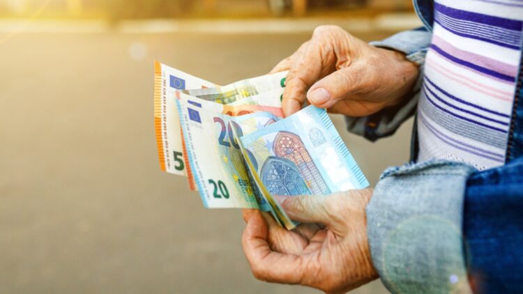 Si estás jubilado, esto te interesa: los 4 impuestos que ya no tendrás que pagar más según Hacienda.