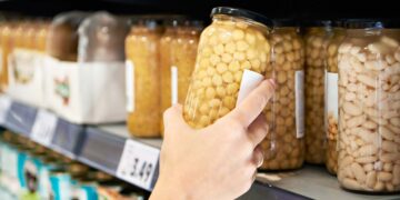 Si consumes legumbres de bote tienes que saber esto.